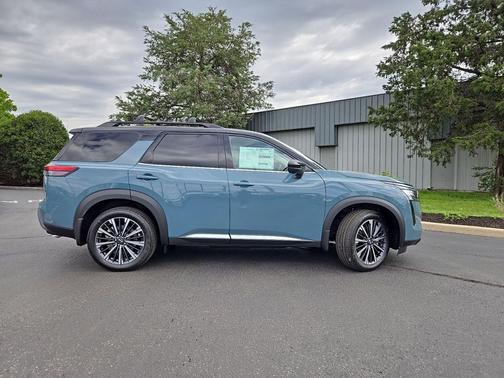 Baltic Teal/Super Black 2026 Nissan Pathfinder Platinum