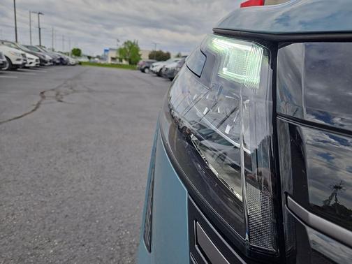 Baltic Teal/Super Black 2026 Nissan Pathfinder Platinum