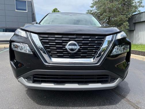 Super Black 2023 Nissan Rogue SV