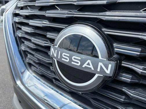 Super Black 2023 Nissan Rogue SV