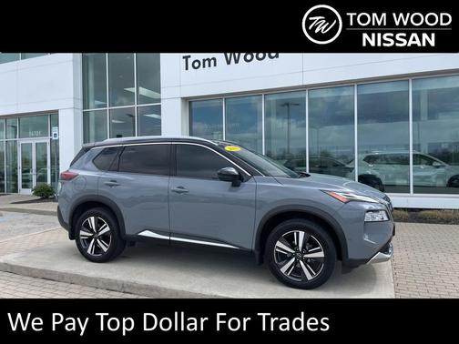 Boulder Gray Pearl/Super Black 2023 Nissan Rogue Platinum