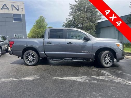 2022 Nissan Titan SV