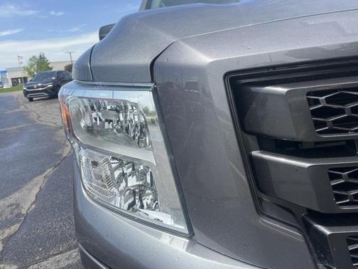 2022 Nissan Titan SV