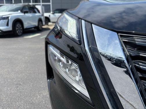 Super Black 2023 Nissan Rogue SV