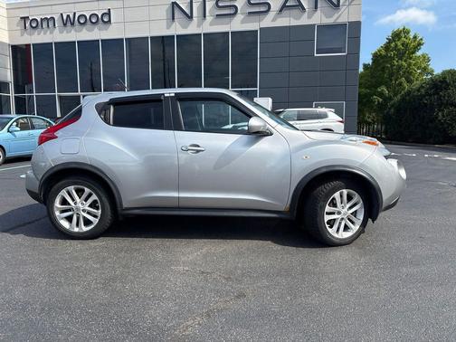 Chrome Silver 2012 Nissan Juke SV