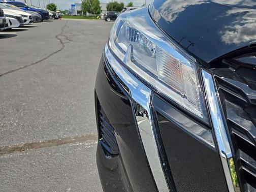 Super Black 2023 Nissan Kicks SV