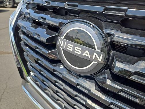 Super Black 2023 Nissan Kicks SV