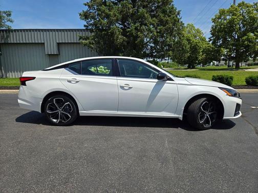 Pearl White Tricoat 2024 Nissan Altima SR Intelligent AWD