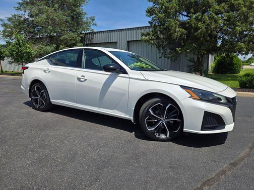 Pearl White Tricoat 2024 Nissan Altima SR Intelligent AWD
