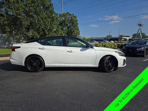 Pearl White/Super Black 2026 Nissan Altima 2.5 SR