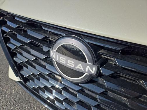 Pearl White/Super Black 2026 Nissan Altima 2.5 SR