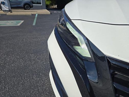 Pearl White/Super Black 2026 Nissan Altima 2.5 SR