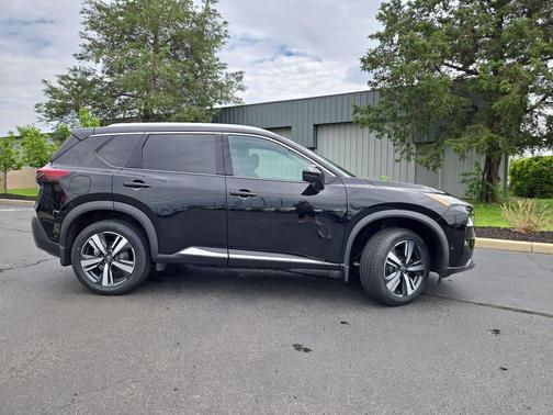 Super Black 2023 Nissan Rogue SL