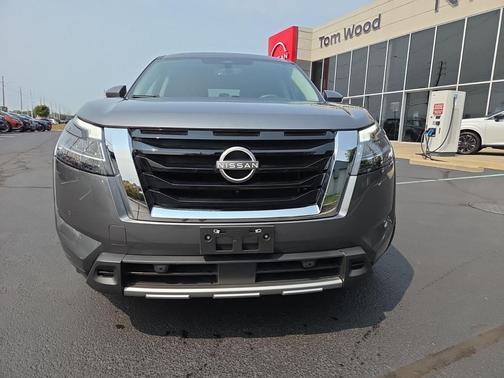 2023 Nissan Pathfinder SL 4WD