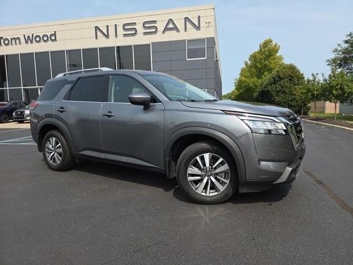 2023 Nissan Pathfinder SL 4WD