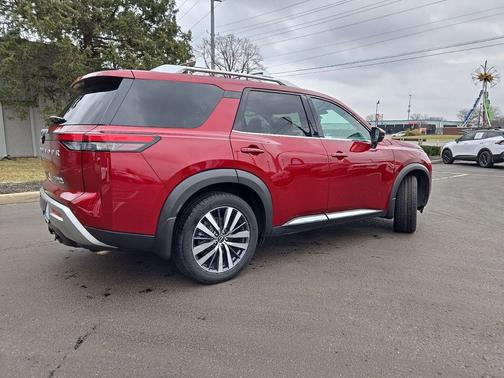 2022 Nissan Pathfinder Platinum 4WD