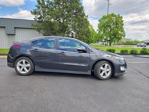 Ashen Gray Metallic 2015 Chevrolet Volt Base