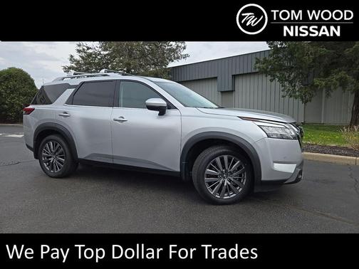 Brilliant Silver Metallic 2022 Nissan Pathfinder SL 4WD