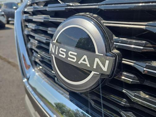 Brilliant Silver Metallic 2023 Nissan Rogue SV