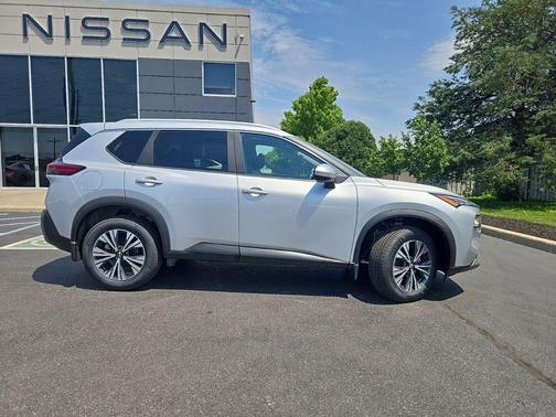 Brilliant Silver Metallic 2023 Nissan Rogue SV