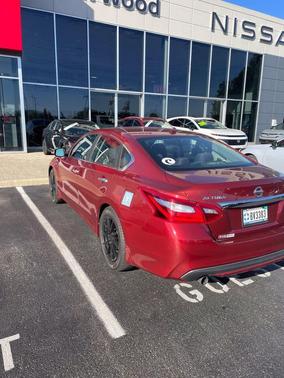 Cayenne Red 2016 Nissan Altima 2.5 SV