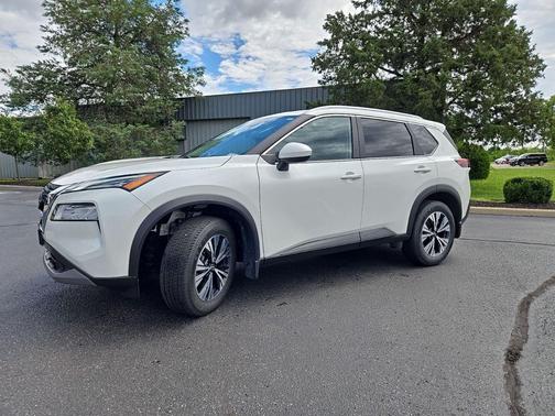 Pearl White Tricoat 2023 Nissan Rogue SV