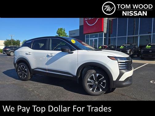 Aspen White/Super Black 2025 Nissan Kicks SV