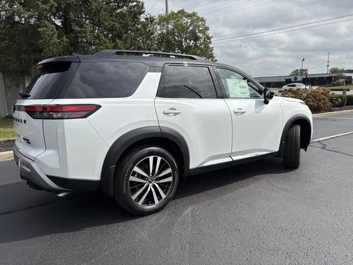 2025 Nissan Pathfinder Platinum