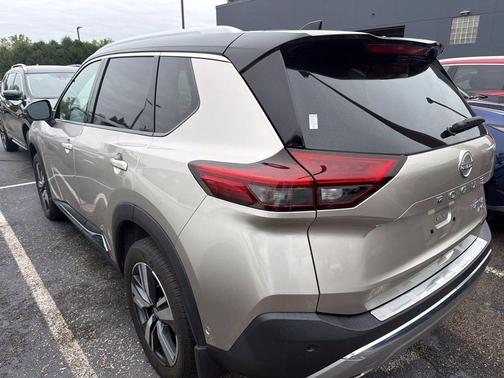Champagne Silver Metallic/Super Black 2023 Nissan Rogue Platinum
