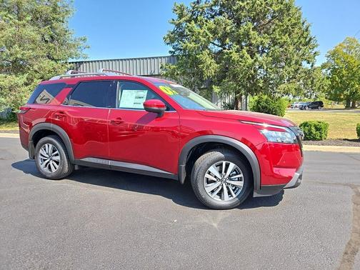 2025 Nissan Pathfinder SL