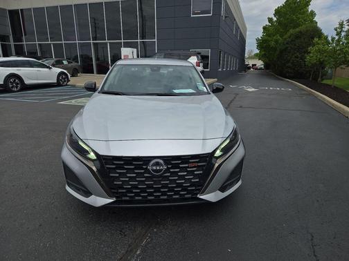 Brilliant Silver Metallic 2024 Nissan Altima SR FWD