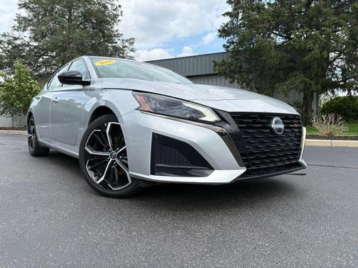 Brilliant Silver Metallic 2024 Nissan Altima SR FWD