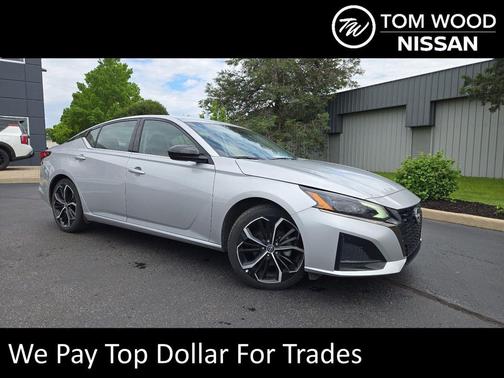 Brilliant Silver Metallic 2024 Nissan Altima SR FWD