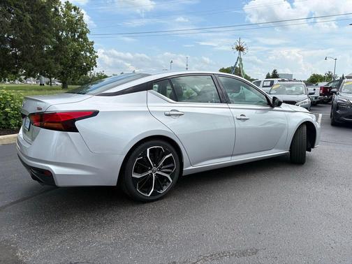 Brilliant Silver Metallic 2024 Nissan Altima SR FWD
