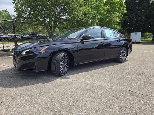 Super Black Clearcoat 2026 Nissan Altima 2.5 SV