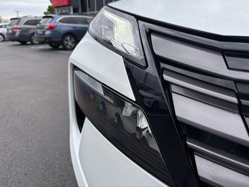 Everest White Pearl Tricoat 2026 Nissan Rogue SV