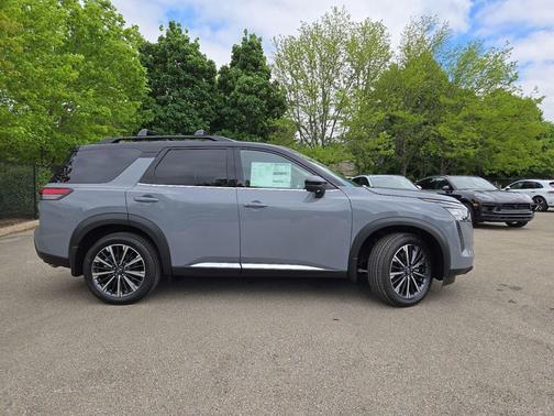Boulder Gray/Super Black 2026 Nissan Pathfinder Platinum