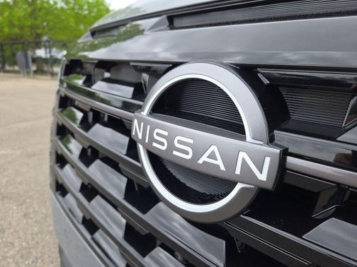 Boulder Gray/Super Black 2026 Nissan Pathfinder Platinum