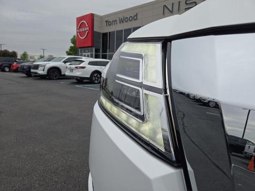 Aspen White Tricoat 2023 Nissan Armada SL 4WD