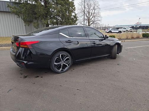 2023 Nissan Altima SR FWD