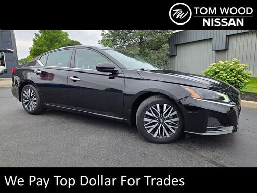 Super Black Clearcoat 2023 Nissan Altima 2.5 SV