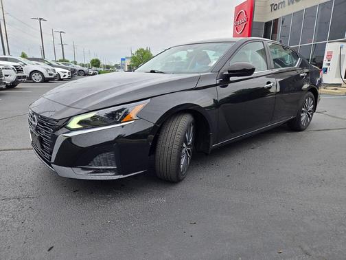 Super Black Clearcoat 2023 Nissan Altima 2.5 SV