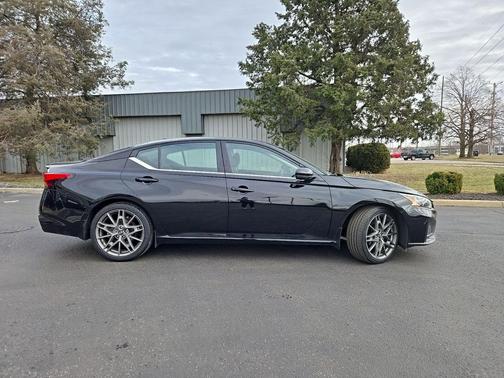 2023 Nissan Altima SR VC-Turbo FWD