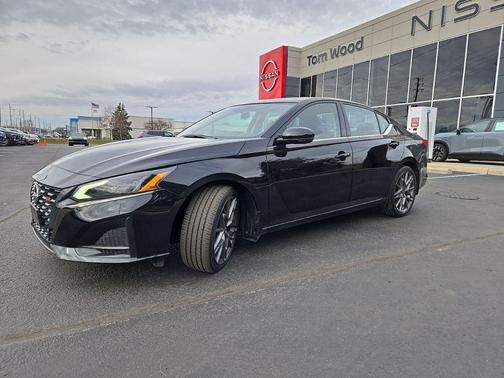 2023 Nissan Altima SR VC-Turbo FWD