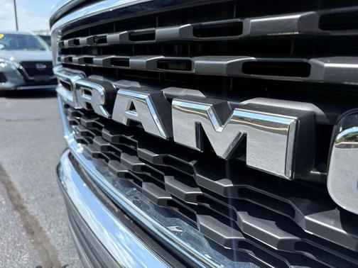 Delmonico Red Pearlcoat 2022 RAM 1500 Big Horn/Lone Star