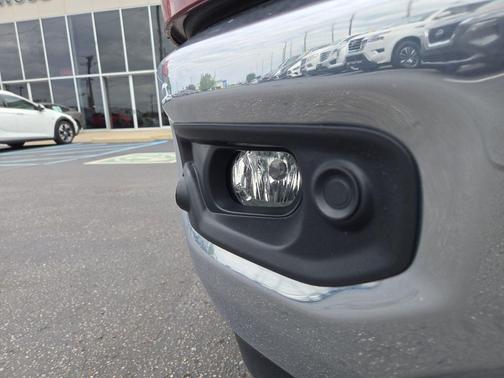 Delmonico Red Pearlcoat 2022 RAM 1500 Big Horn/Lone Star