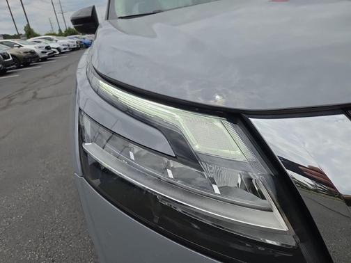 Solid Gray/Super Black 2022 Nissan Pathfinder Platinum 4WD