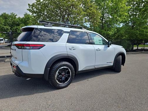 Everest White Pearl Tricoat 2026 Nissan Pathfinder Rock Creek