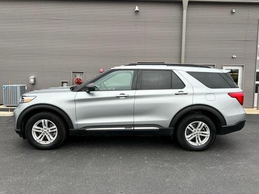 Photo 4 of 32 of 2020 Ford Explorer XLT