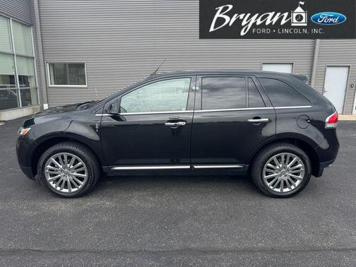 Tuxedo Black Metallic 2013 Lincoln MKX Base